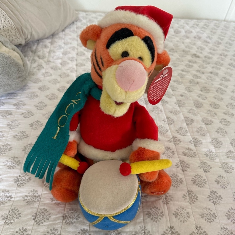 Vintage 2001 Disney Store Winnie The Pooh Tigger Christmas Musical Drummer Plush